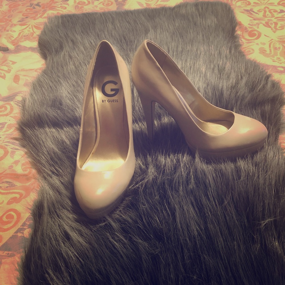 Guess pumps